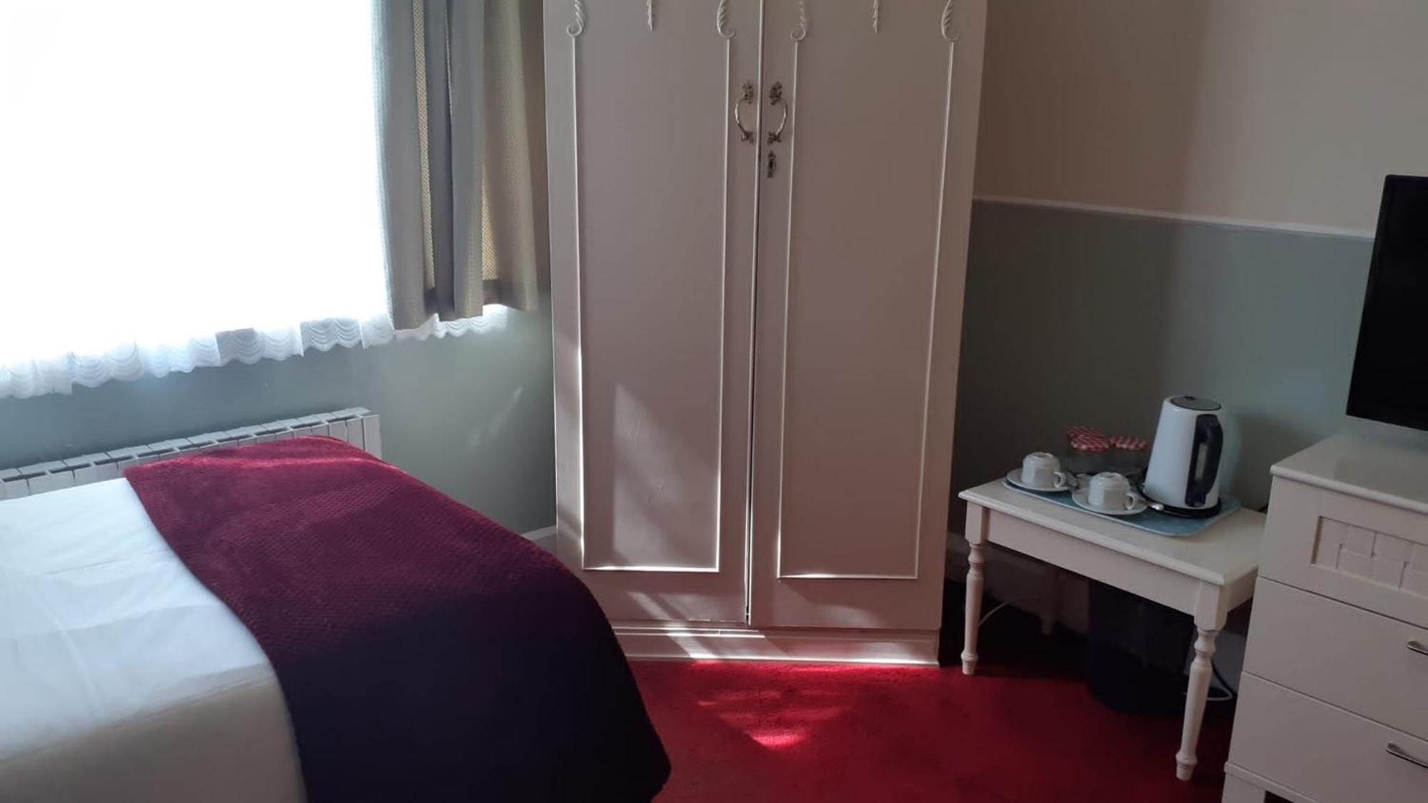 Kingsway Bed & Breakfast Broxbourne Extérieur photo